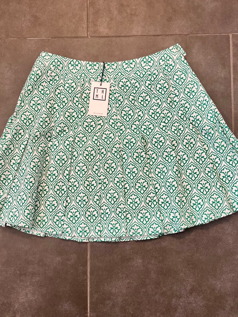 NWT THML Anthropologie Green White Fleur de Lis Print Pleated Skirt Size Medium